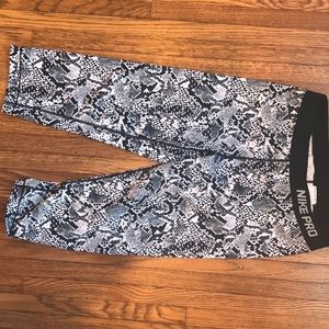 Nike Pro capris